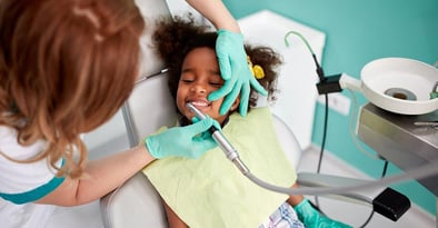 2019-07-22-crianca-no-dentista-como-realizar-a-tarefa-sem-traumas